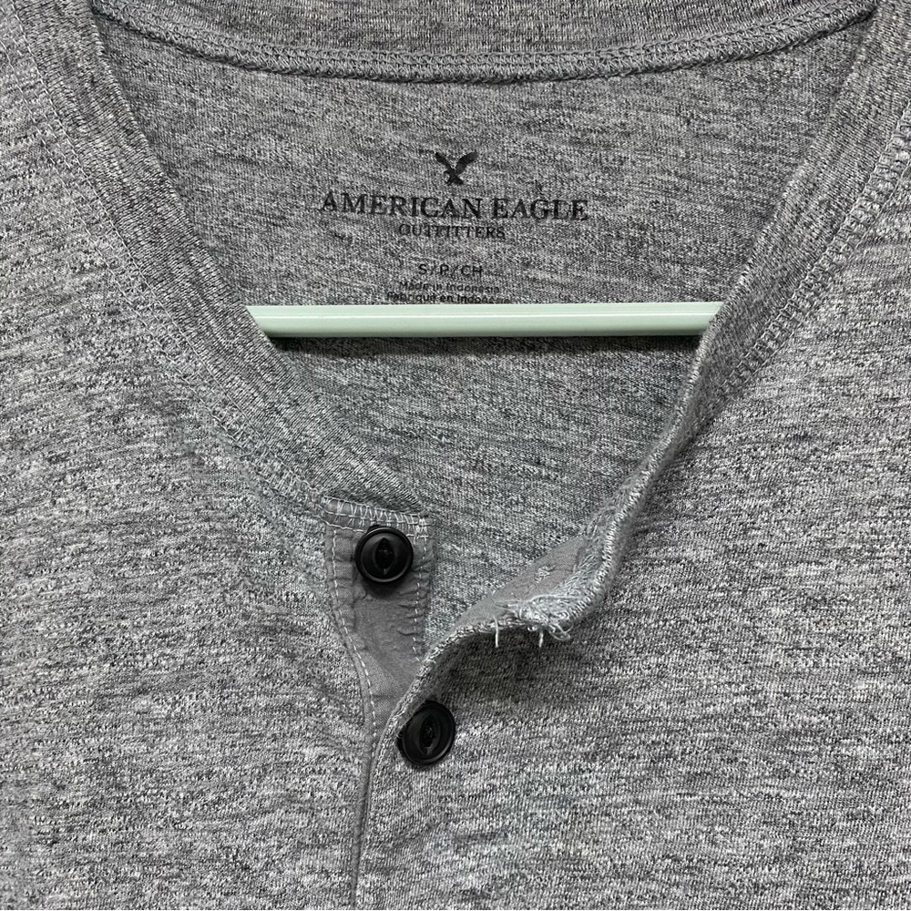 American Eagle Outfitter Gray Short Sleeve Henley T-Shirt Size S - Picture 8 of 8